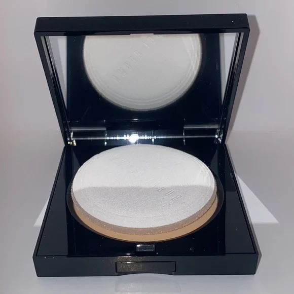 NWT BOBBI BROWN Sheer Finish Pressed Powder in “Pale Yellow” (Factory Sealed) - Picture 3 of 15